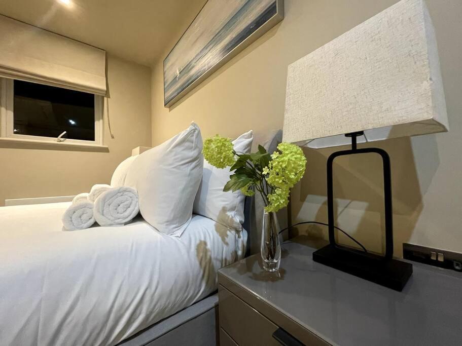 2Br Urban Vista Retreat Chcl F7 Lägenhet Chigwell Exteriör bild