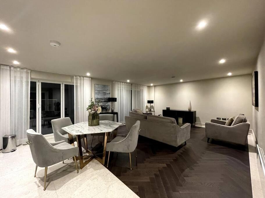 2Br Urban Vista Retreat Chcl F7 Lägenhet Chigwell Exteriör bild