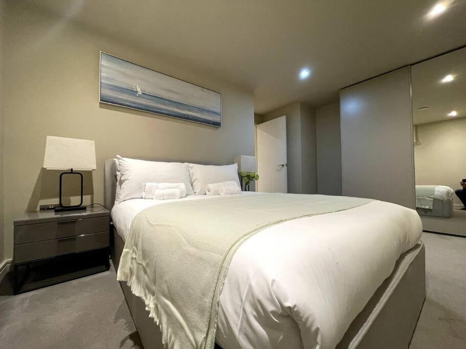 2Br Urban Vista Retreat Chcl F7 Lägenhet Chigwell Exteriör bild