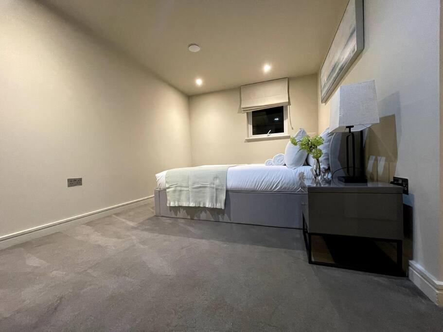 2Br Urban Vista Retreat Chcl F7 Lägenhet Chigwell Exteriör bild