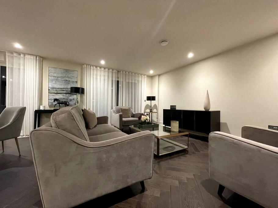 2Br Urban Vista Retreat Chcl F7 Lägenhet Chigwell Exteriör bild