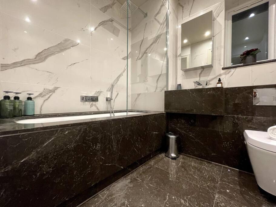 2Br Urban Vista Retreat Chcl F7 Lägenhet Chigwell Exteriör bild
