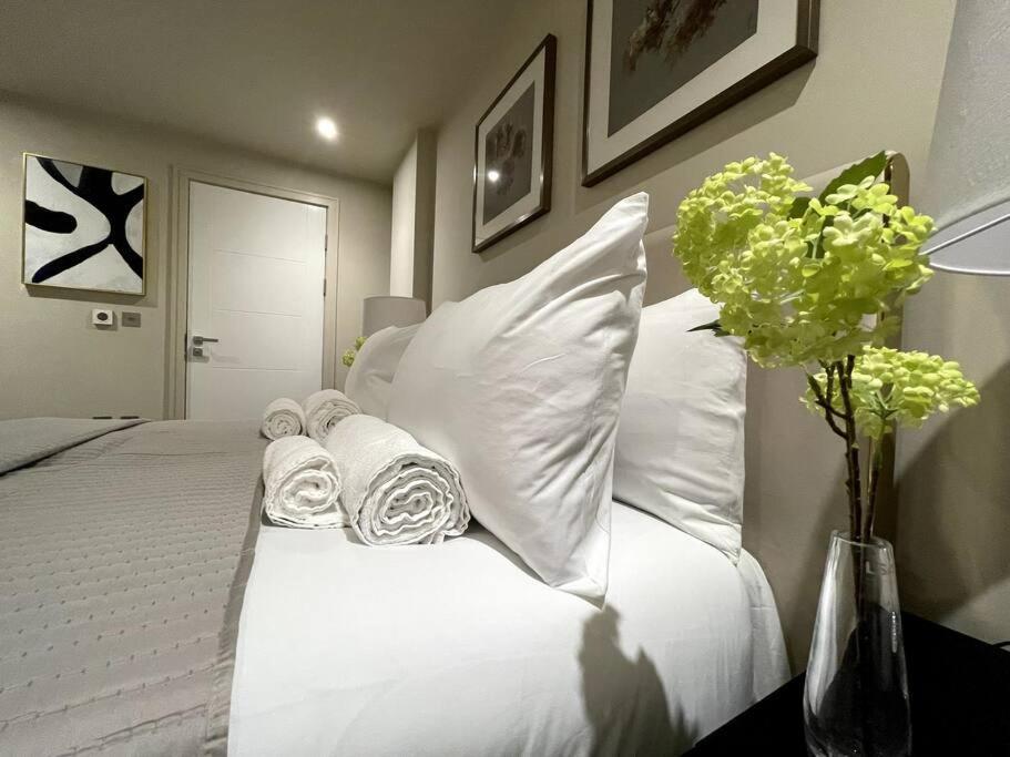 2Br Urban Vista Retreat Chcl F7 Lägenhet Chigwell Exteriör bild