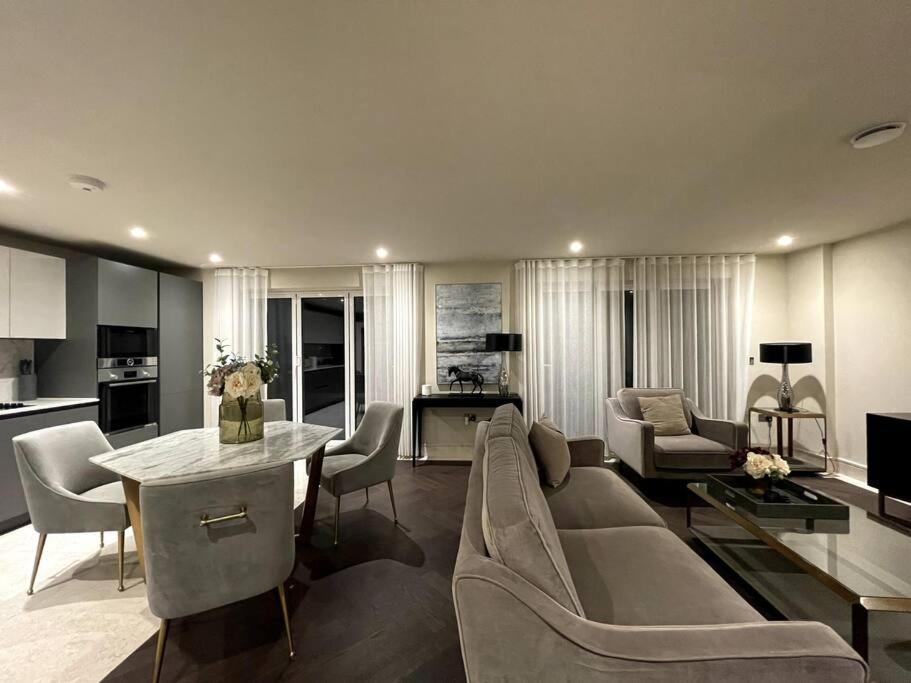 2Br Urban Vista Retreat Chcl F7 Lägenhet Chigwell Exteriör bild
