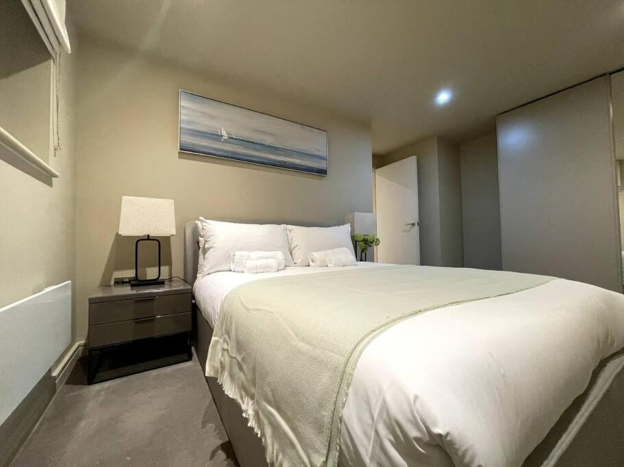 2Br Urban Vista Retreat Chcl F7 Lägenhet Chigwell Exteriör bild