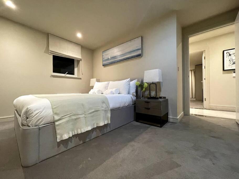 2Br Urban Vista Retreat Chcl F7 Lägenhet Chigwell Exteriör bild