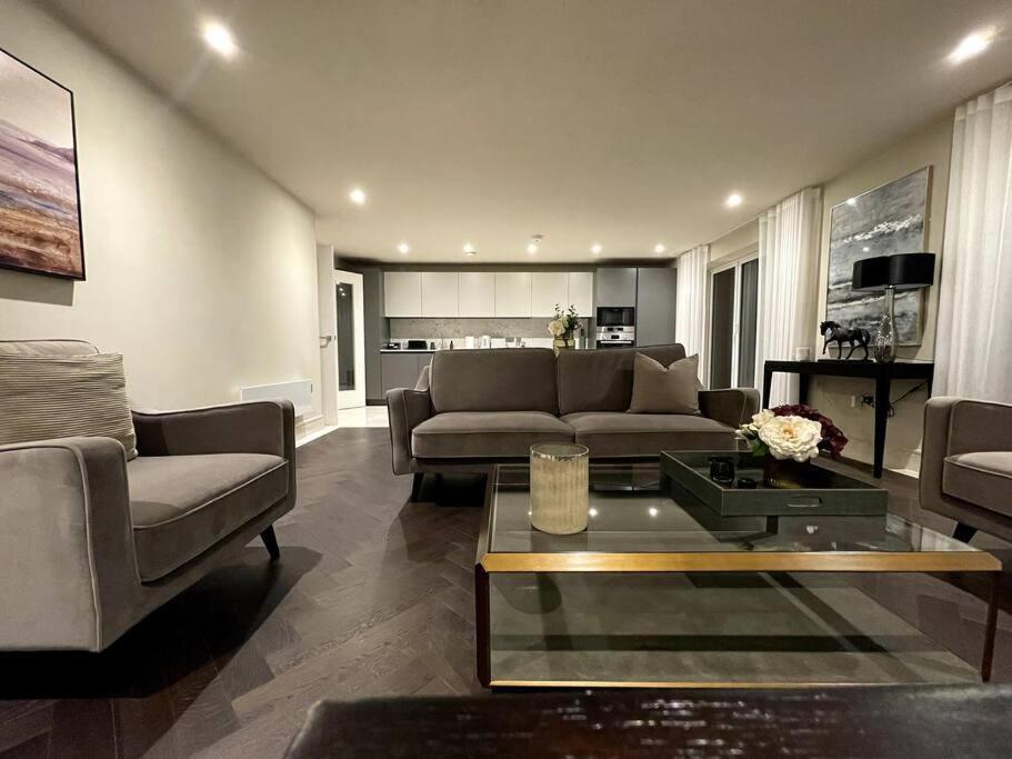 2Br Urban Vista Retreat Chcl F7 Lägenhet Chigwell Exteriör bild