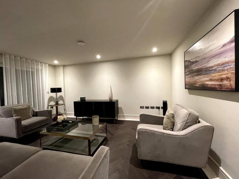 2Br Urban Vista Retreat Chcl F7 Lägenhet Chigwell Exteriör bild
