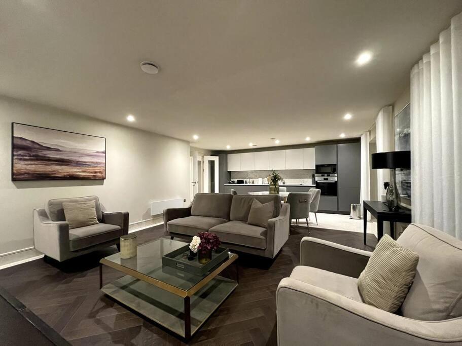 2Br Urban Vista Retreat Chcl F7 Lägenhet Chigwell Exteriör bild