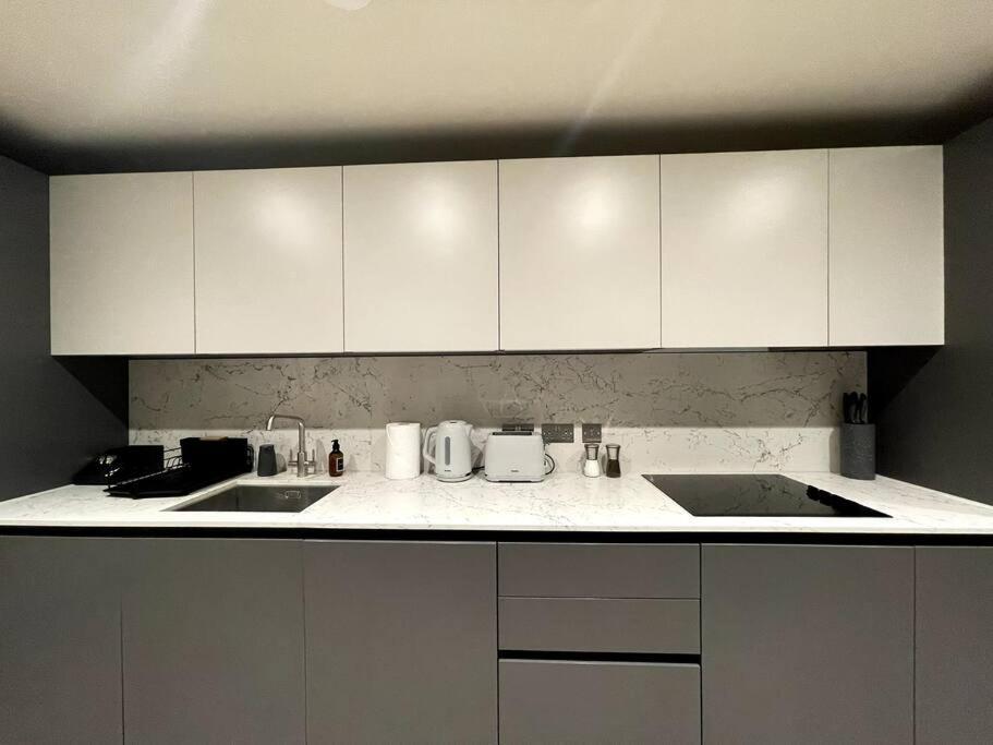 2Br Urban Vista Retreat Chcl F7 Lägenhet Chigwell Exteriör bild