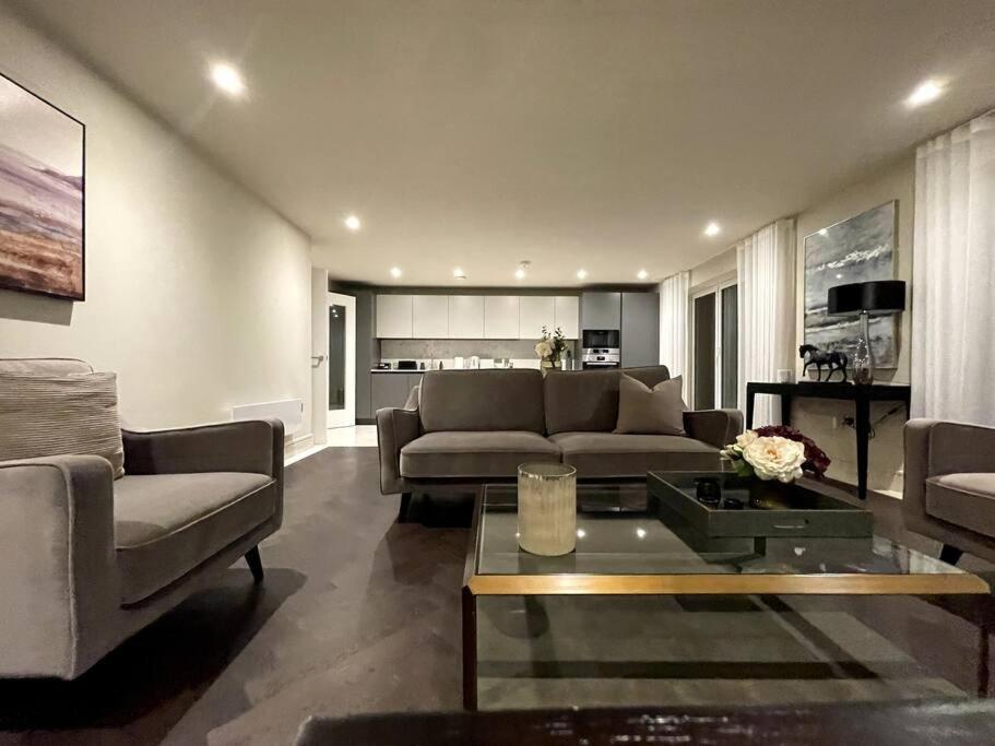 2Br Urban Vista Retreat Chcl F7 Lägenhet Chigwell Exteriör bild