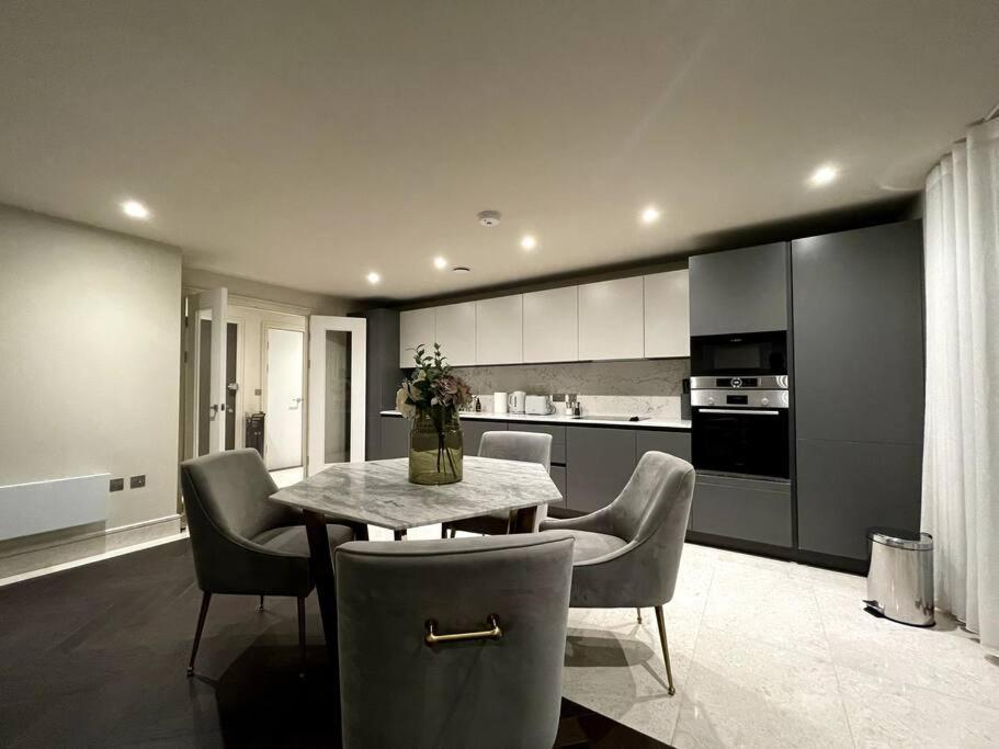 2Br Urban Vista Retreat Chcl F7 Lägenhet Chigwell Exteriör bild