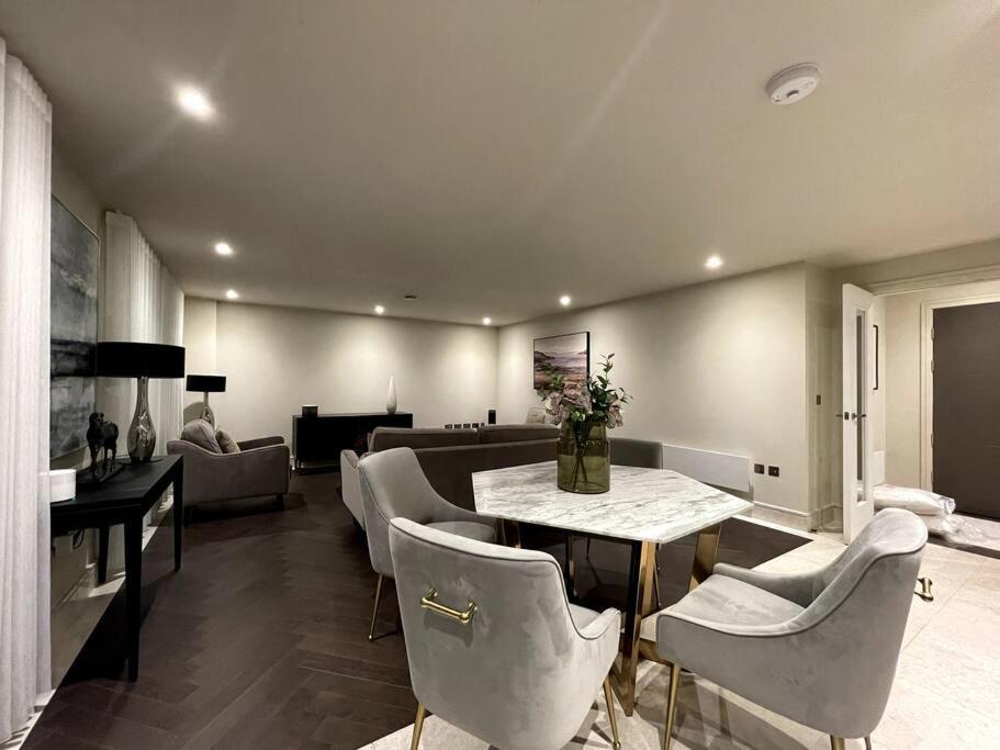 2Br Urban Vista Retreat Chcl F7 Lägenhet Chigwell Exteriör bild